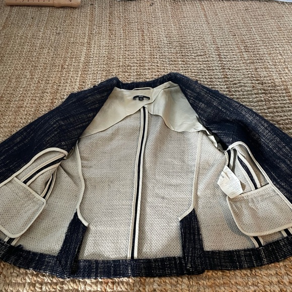 Hugo Boss blazer, size 38 - Picture 7 of 11